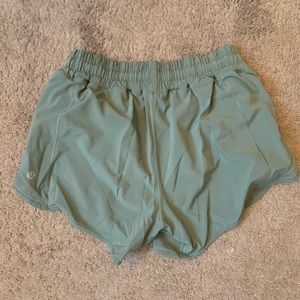 Lululemon hotty hot shorts 6